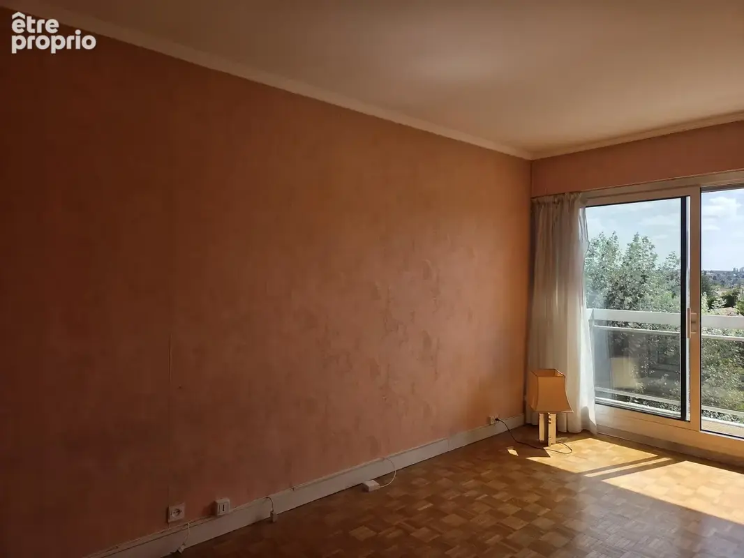 Bel appartement familial de 4 pièces avec balcons et parkings   À fort potentiel ! - photo 8