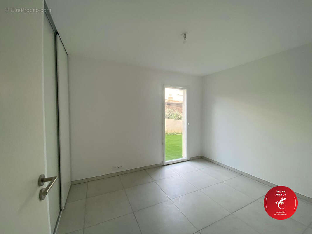Chambre 1 acces exterieur