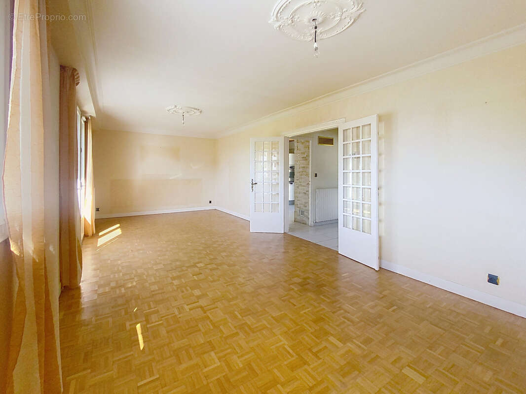 Maison à DONVILLE-LES-BAINS