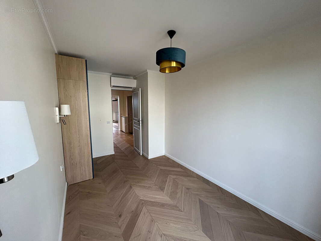 Appartement à L'HAY-LES-ROSES