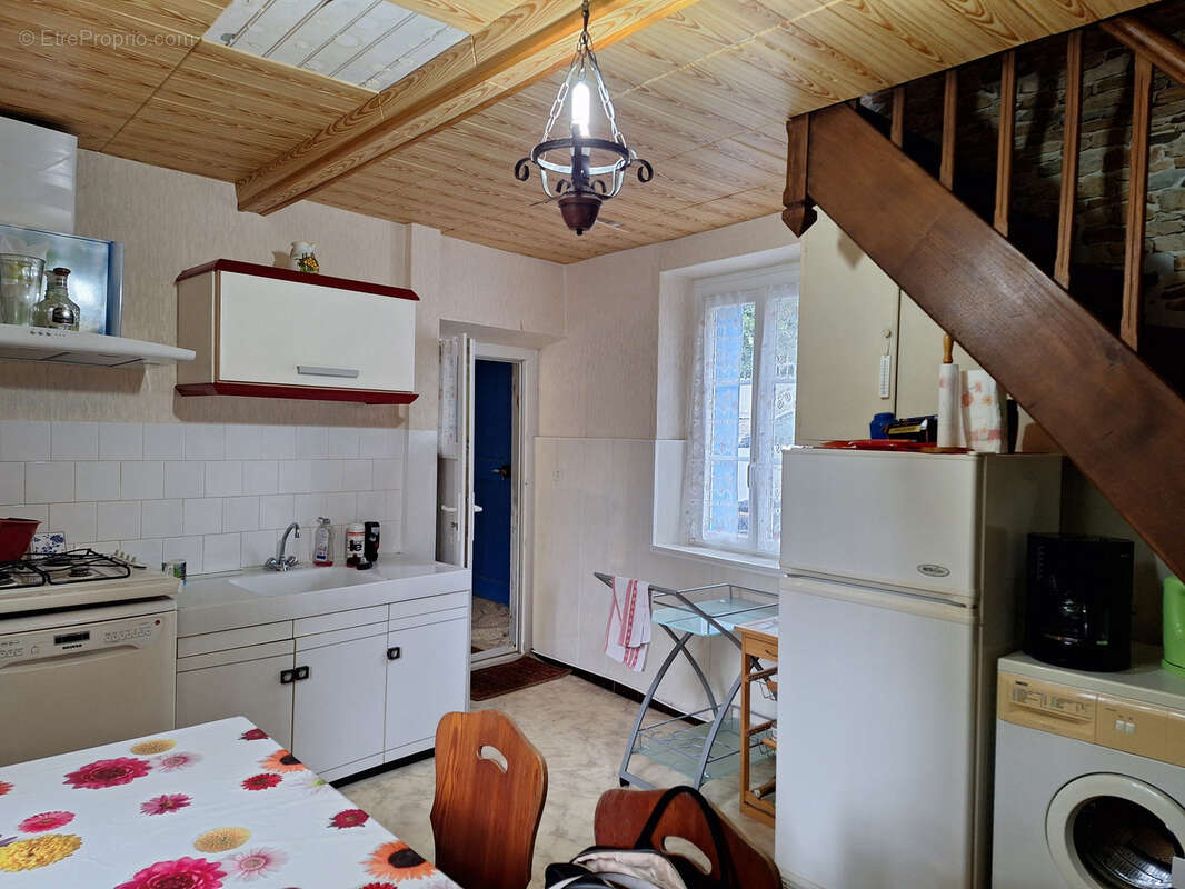 Maison de ville en bord de rivière avec cour, spa et caves - photo 10