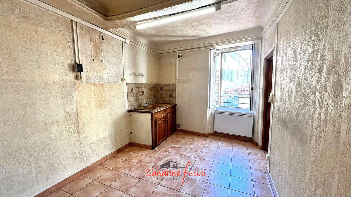 Appartement à SAINT-LAURENT-DU-VAR