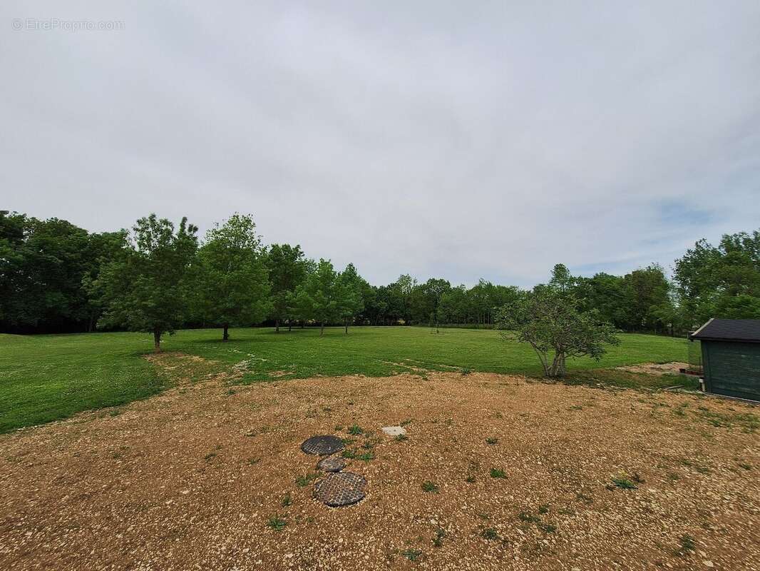 Maison 250 m² à Sainte-Severe  - photo 22