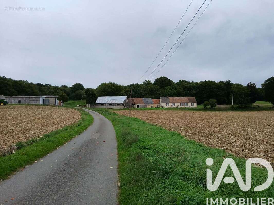 Maison 116 m² à Saint-Jean-De-La-Motte  - photo 2