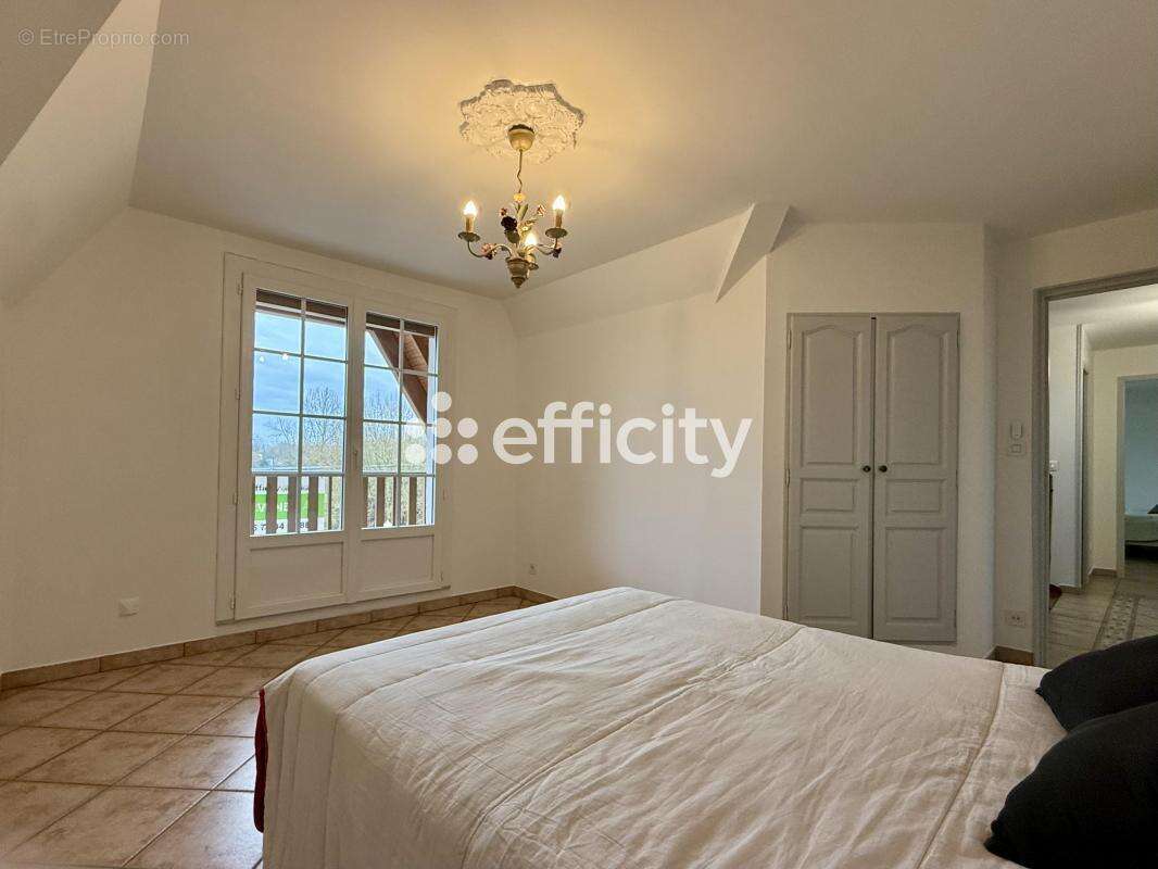 Maison à SAINT-PRYVE-SAINT-MESMIN