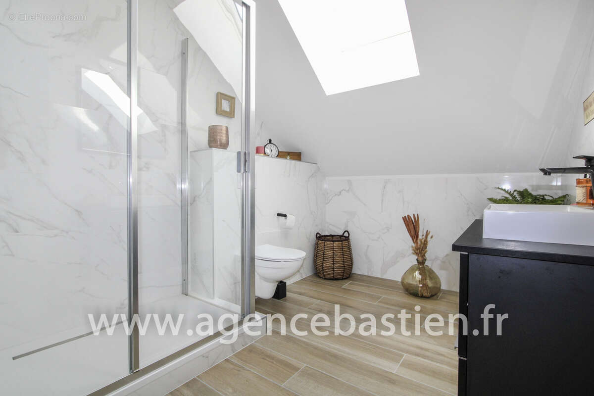 Maison à SAINT-GENIS-POUILLY