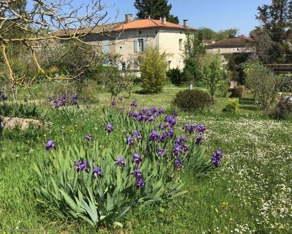Belle Maison Sur Un Parc de 4843m² Avec Piscine - photo 30