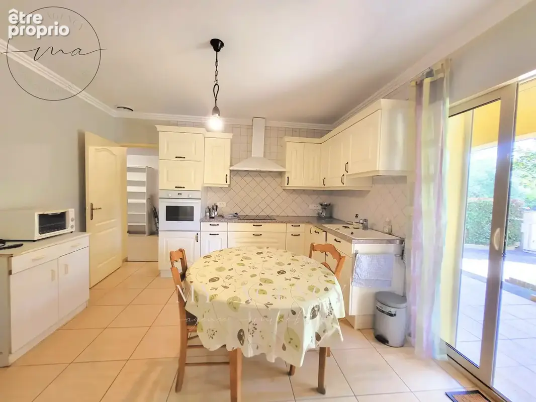 Villa de plain-pied avec garage de 60 m2 à 3 minutes des commerces. - photo 5