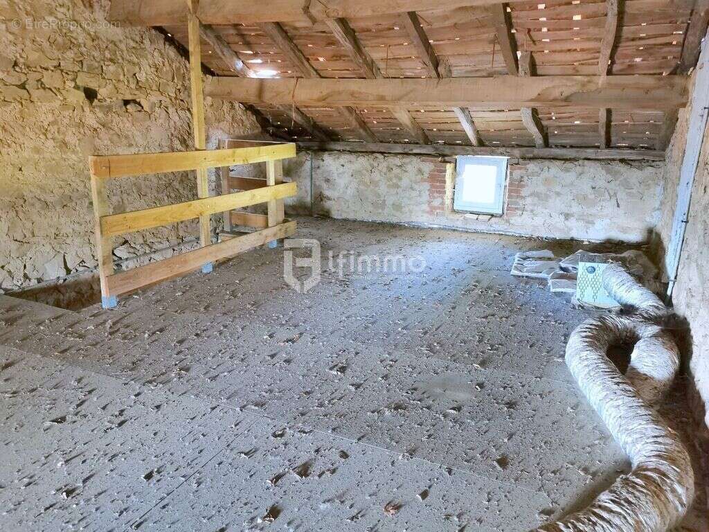 Maison à SAINT-LAURENT-SUR-GORRE