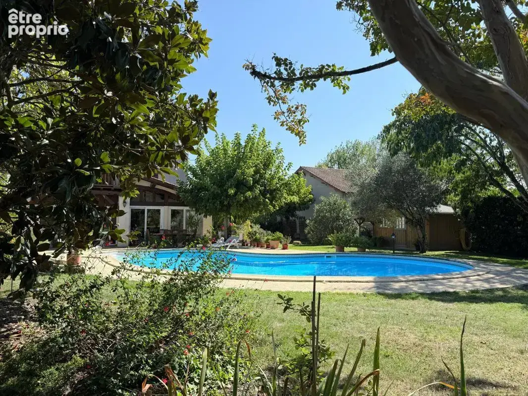 Maison de Maître avec piscine à Grignols (33) - photo 5