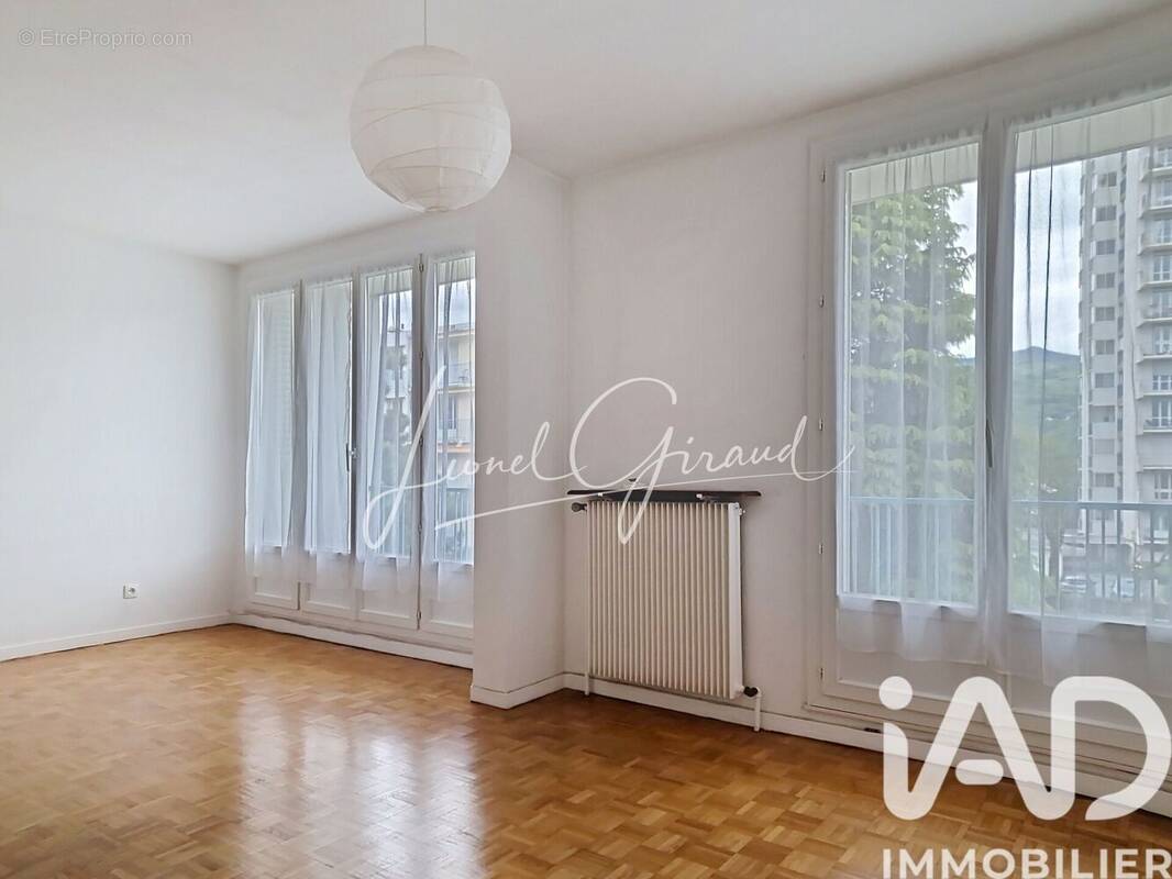 Photo 1 - Appartement à SAINT-MARTIN-D'HERES