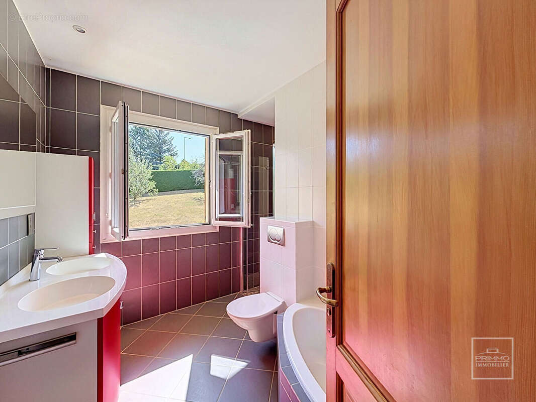 Lissieu, maison de 146 m² sur parcelle de 3525 m2 avec piscine - photo 10