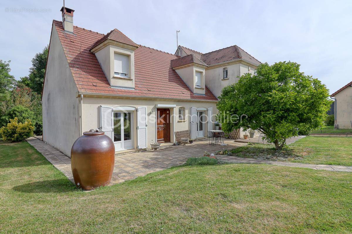 Maison à HODENC-EN-BRAY