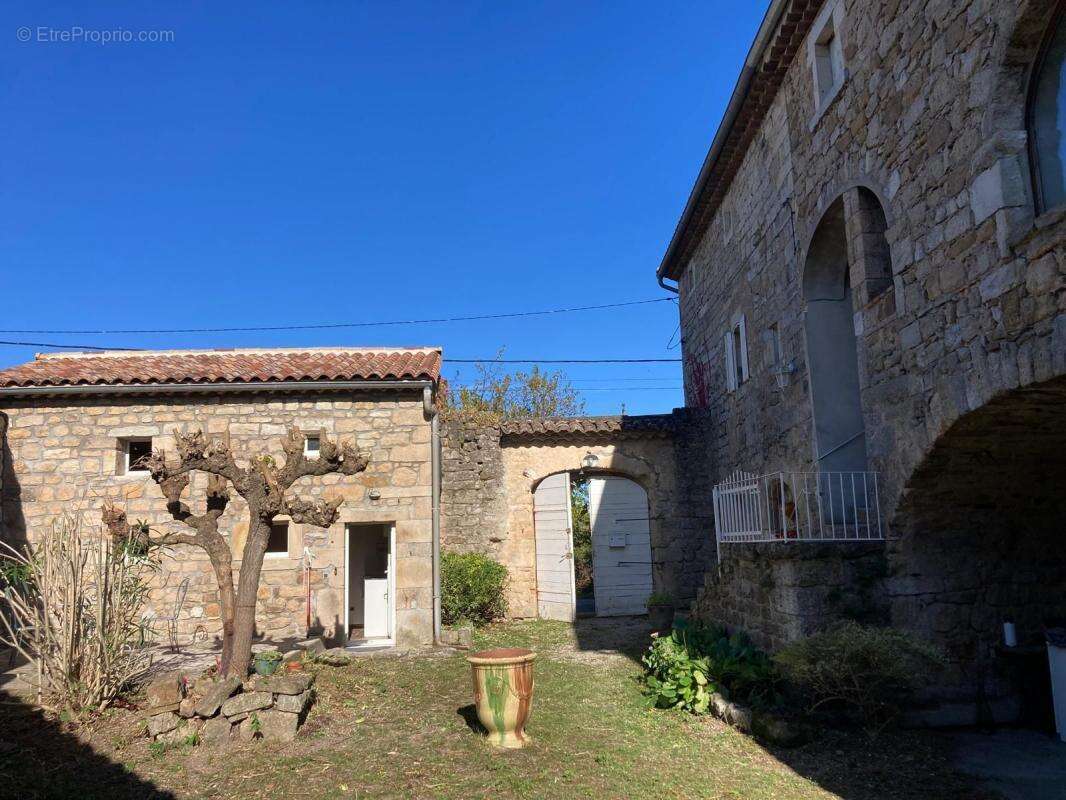 Maison à LABLACHERE