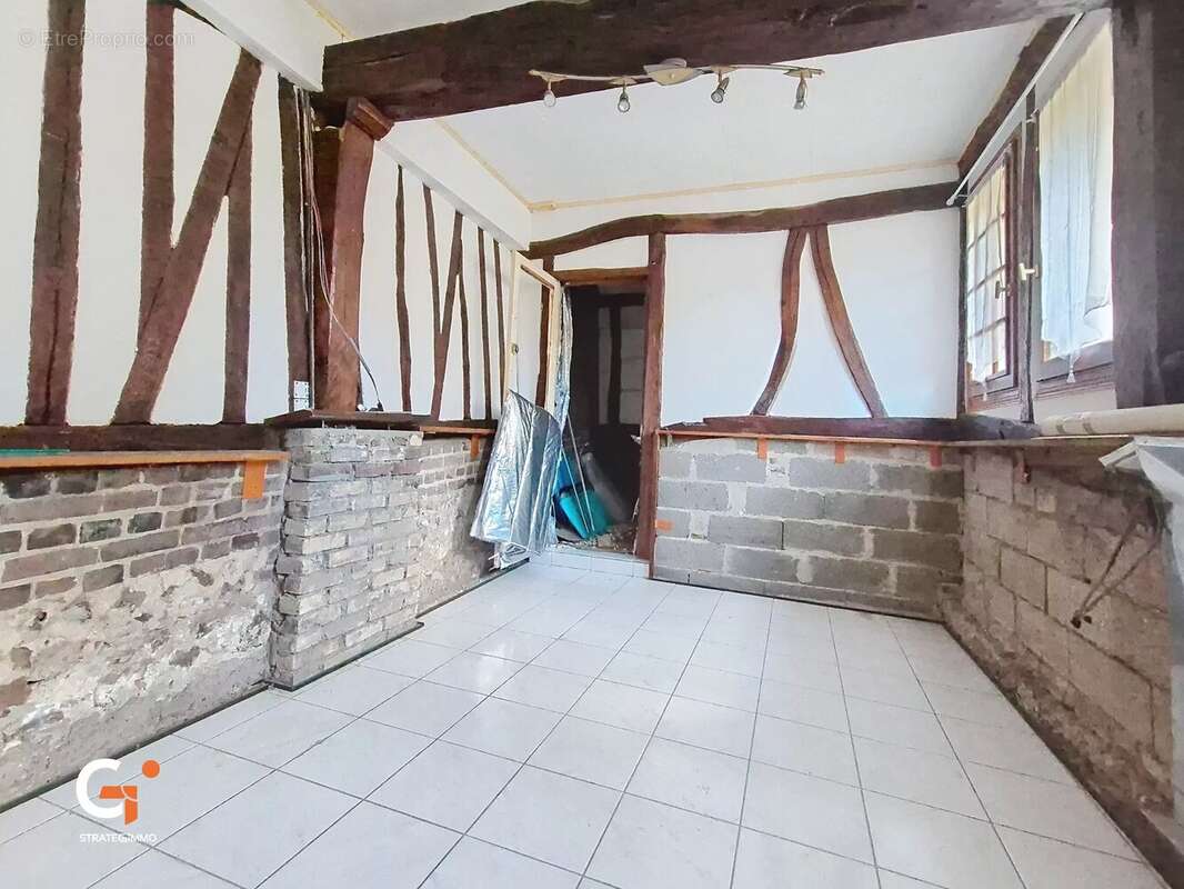 Maison à SAINT-OUEN-DE-THOUBERVILLE