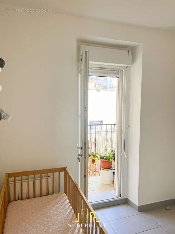 Appartement à MARSEILLE-4E