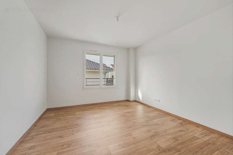 Maison à SAINT-GENIS-POUILLY