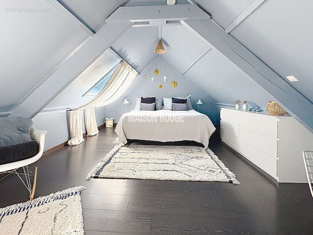 Étables-sur-Mer : Maison en pierre rénovée avec beaucoup de goût, extension contemporaine, 4 chambres et 4 200 m² de jardin au c - photo 10