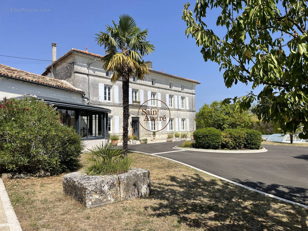 Maison à HIERSAC