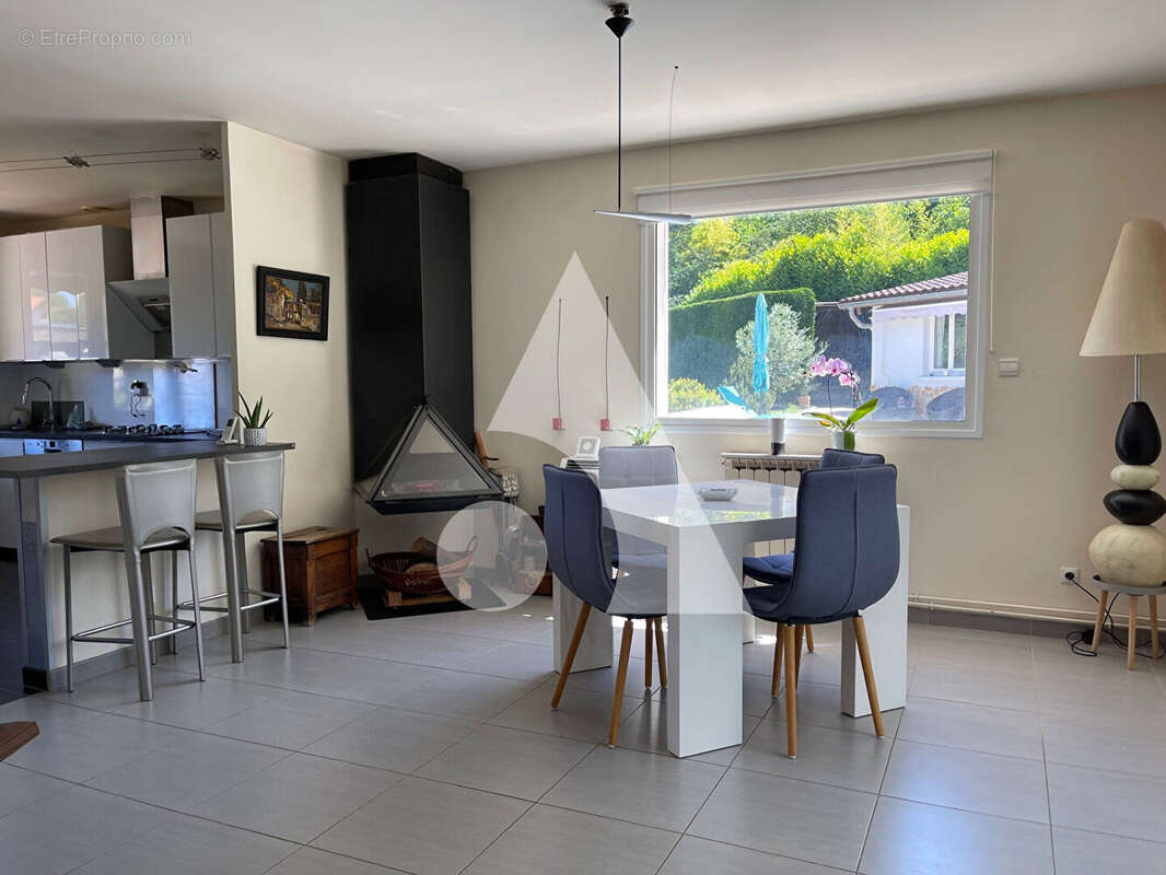 Maison à COLLONGES-AU-MONT-D'OR
