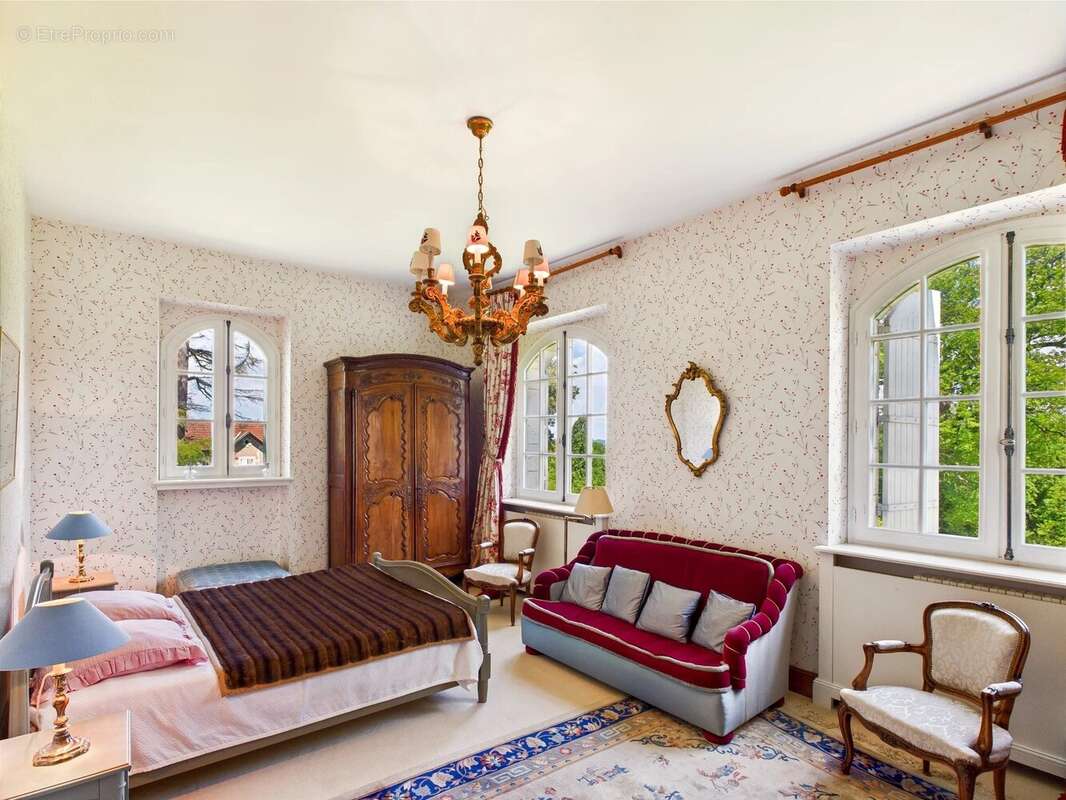 Élégant château de la fin du XXᵉ siècle avec maison d’amis — à 30 minutes de Saint-Émilion - photo 8