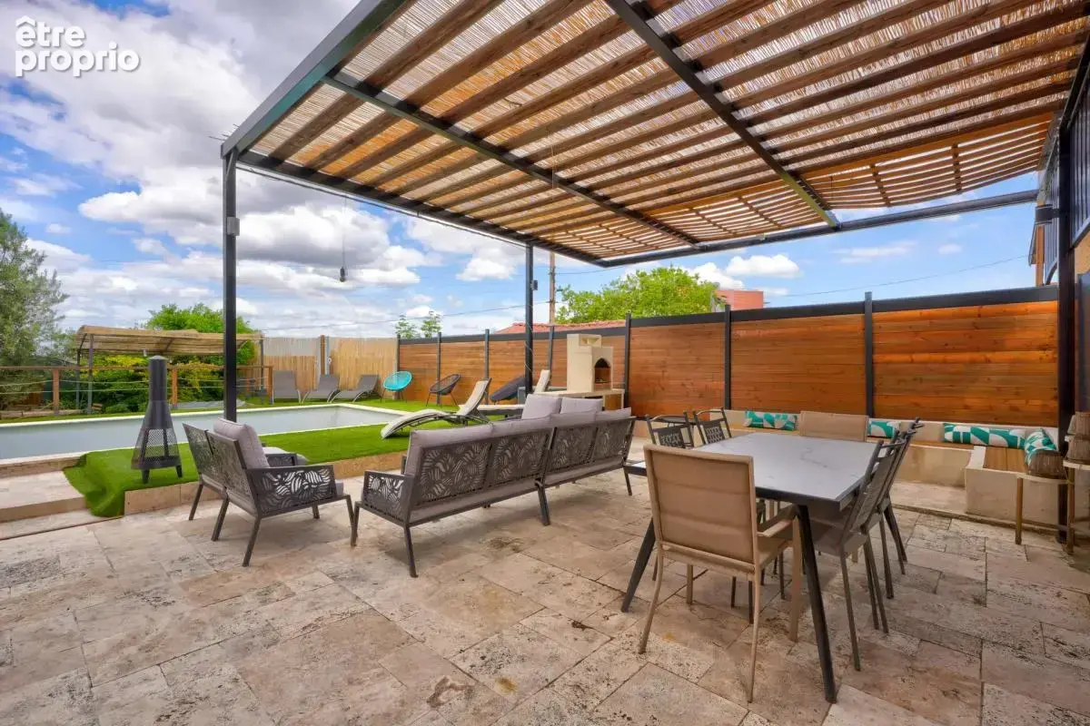 Maison familiale, piscine, jacuzzi et espaces extérieurs - photo 1