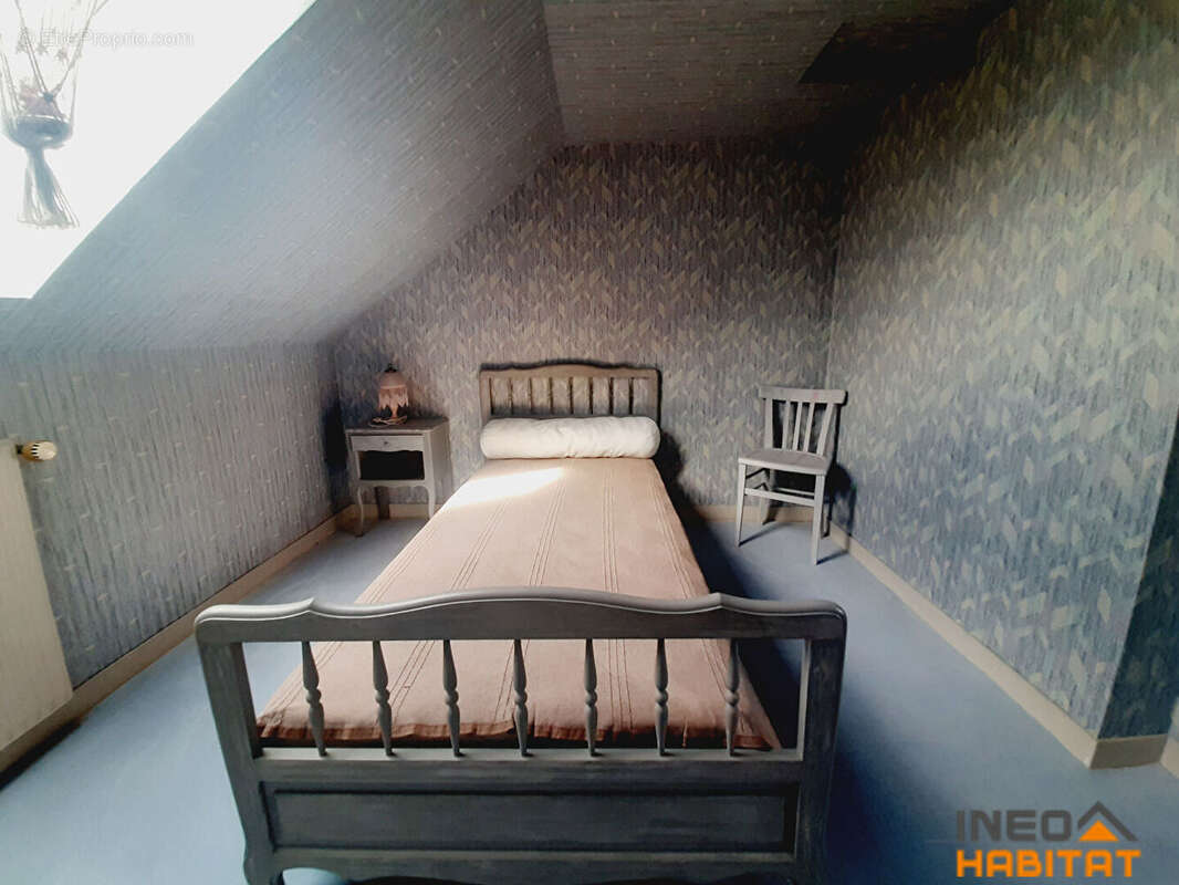 Maison à MONTREUIL-LE-GAST