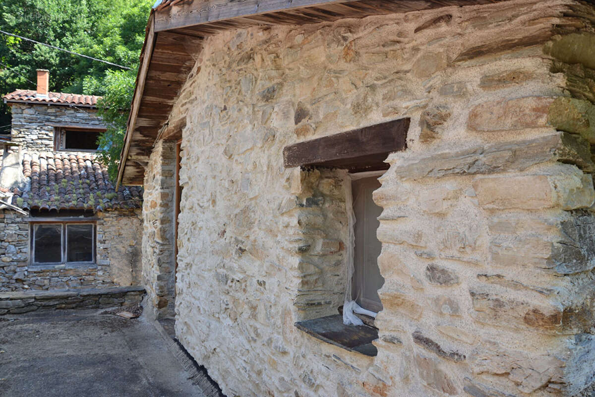 Courniou dans hameau Maison de 84 m2 avec terrasse et  terrains - photo 17