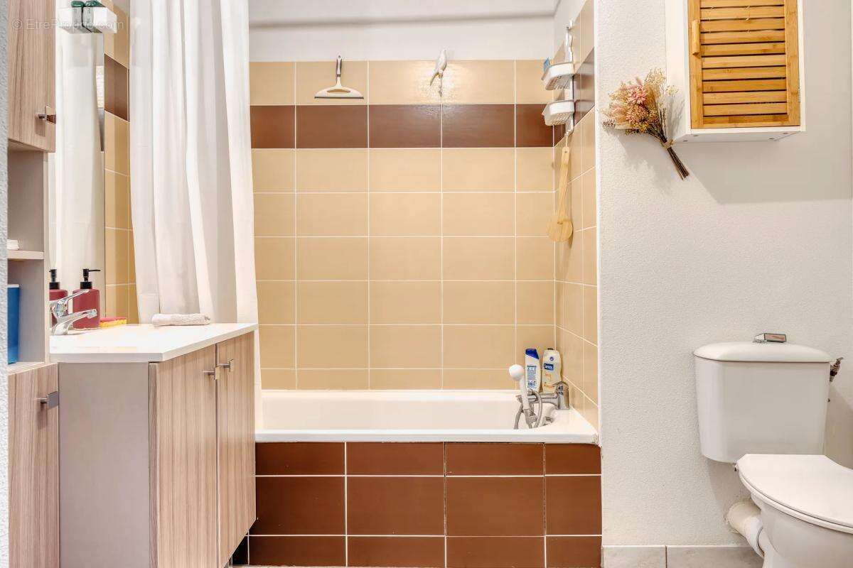 Appartement à LA RIVIERE-SAINT-SAUVEUR