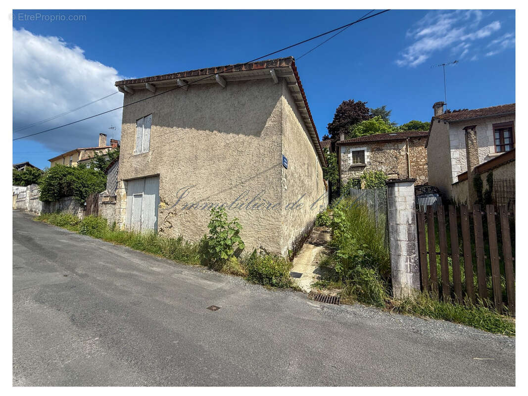 Maison à AGONAC