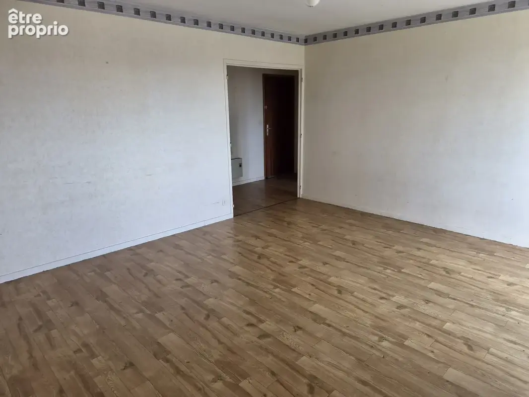 Appartement T3 - 71m2 + balcons, garage et cave - photo 4