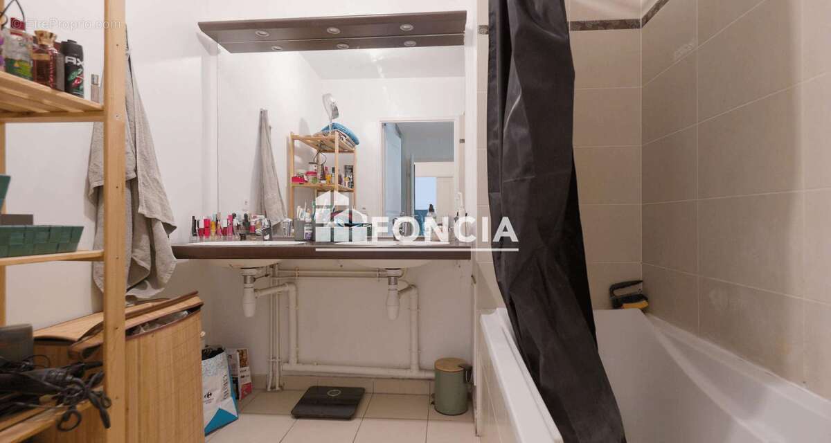 Appartement à SAINT-PIERRE-DU-PERRAY