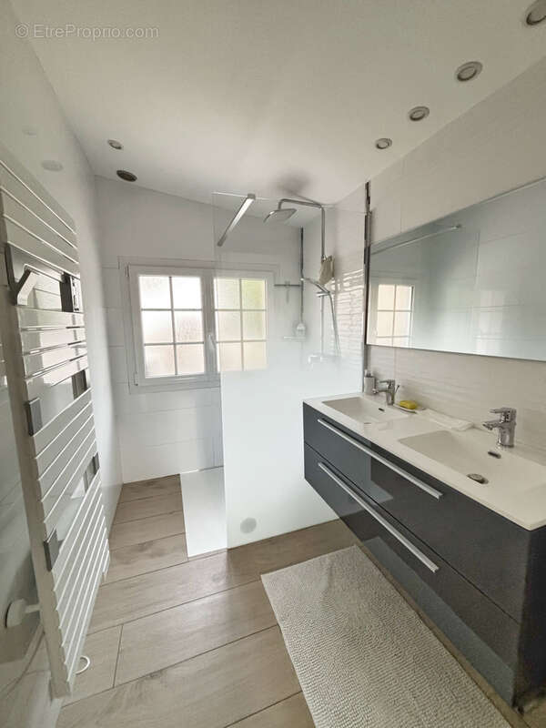 Maison à SAINT-BONNET-DE-MURE