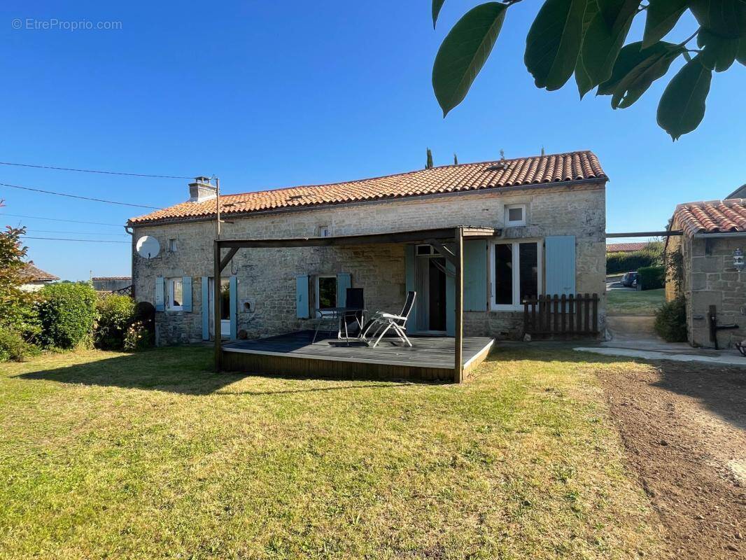 Maison à CHEF-BOUTONNE