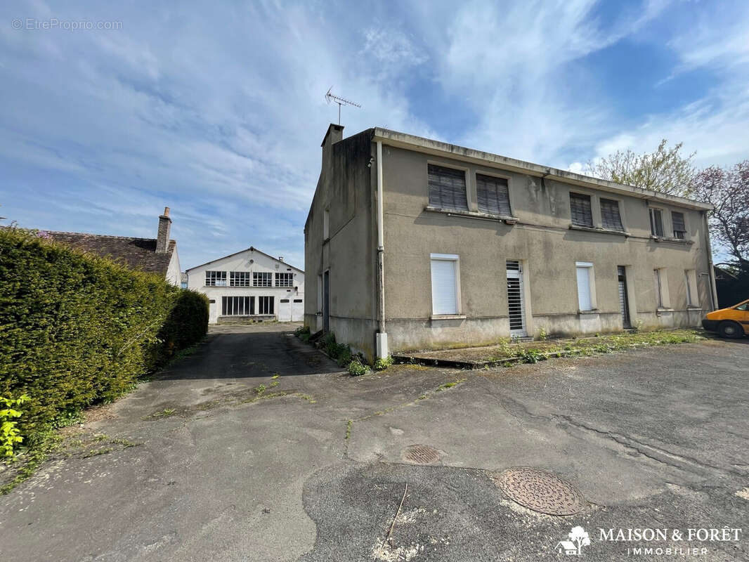 Commerce à CHAMPOULET