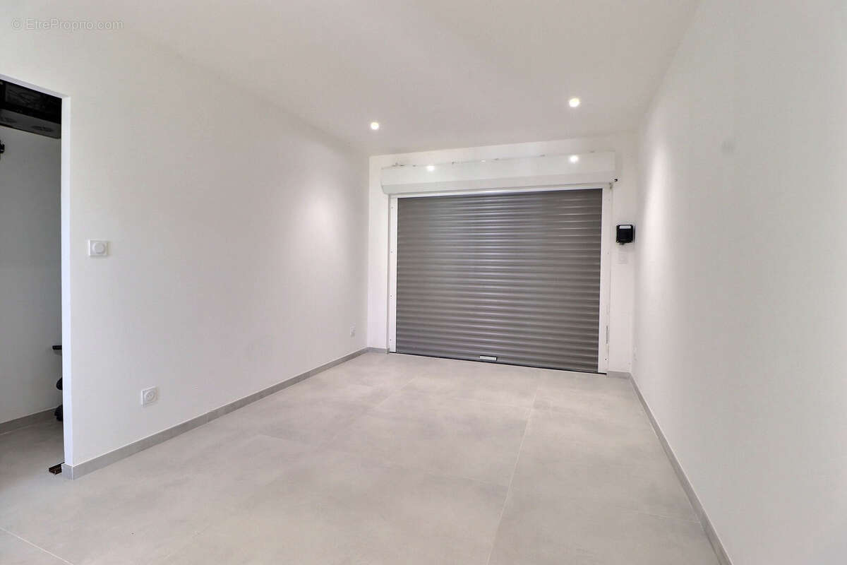 Maison à SAINT-BRES