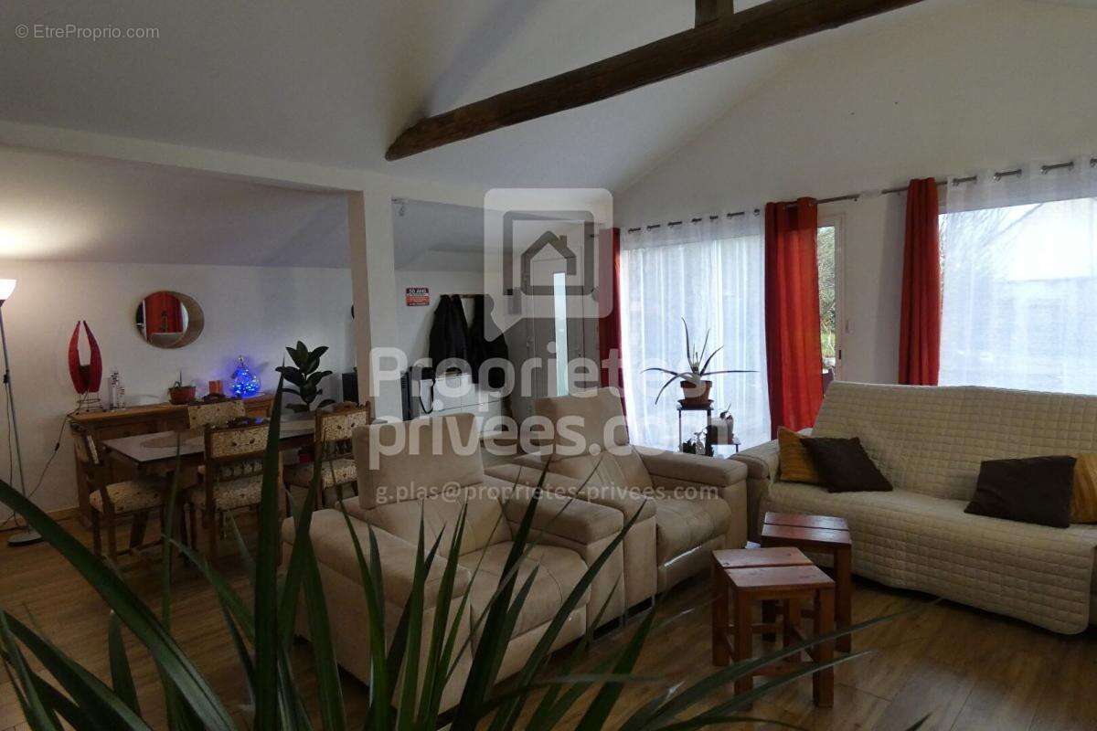 Maison à MERCUES