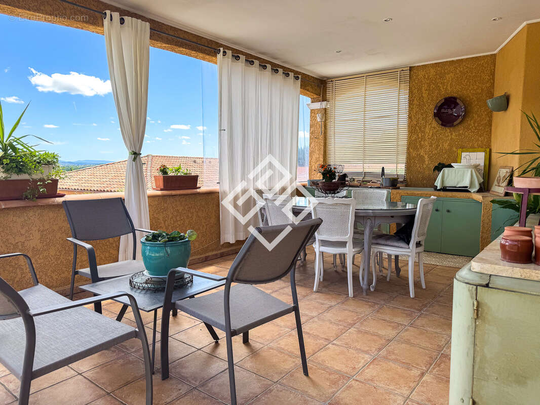Villa de prestige avec piscine et dépendance. - photo 19