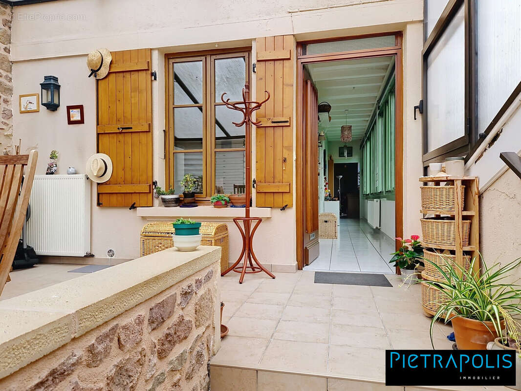 Maison à LA CLAYETTE