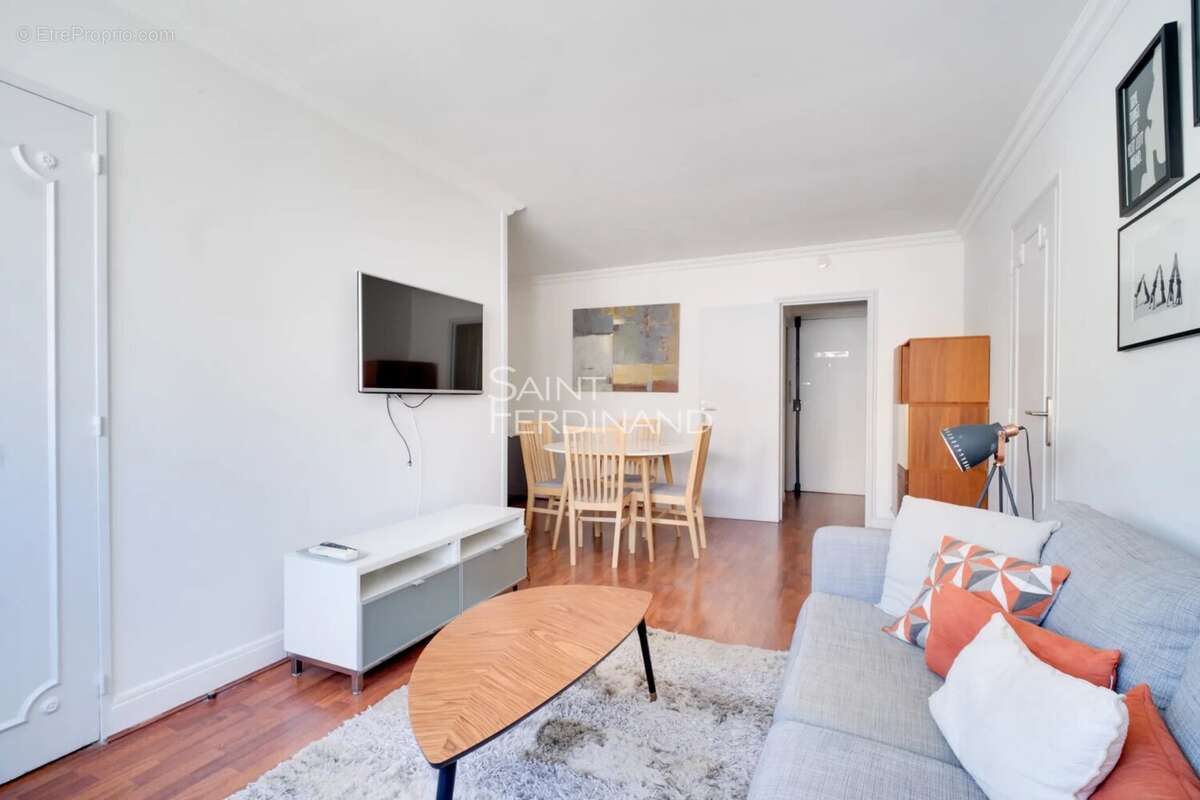 Appartement à PARIS-17E