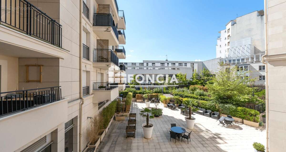 Appartement à LA GARENNE-COLOMBES