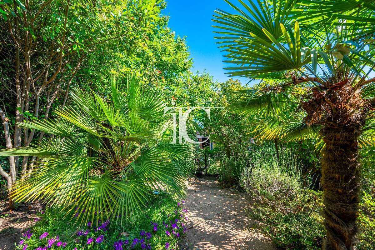 Maison à LABLACHERE