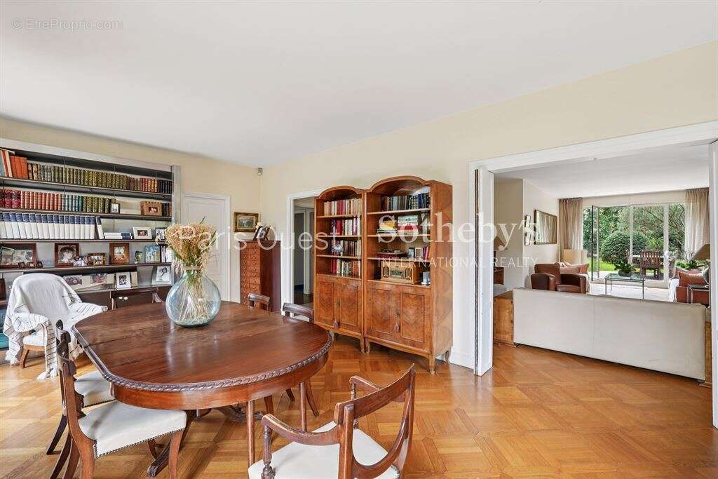 Appartement à NEUILLY-SUR-SEINE