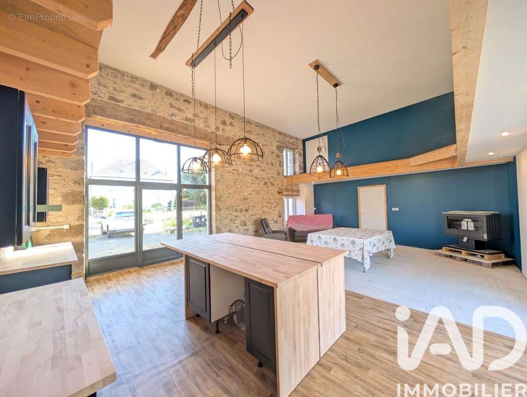 Maison 118 m² à Millac  - photo 2