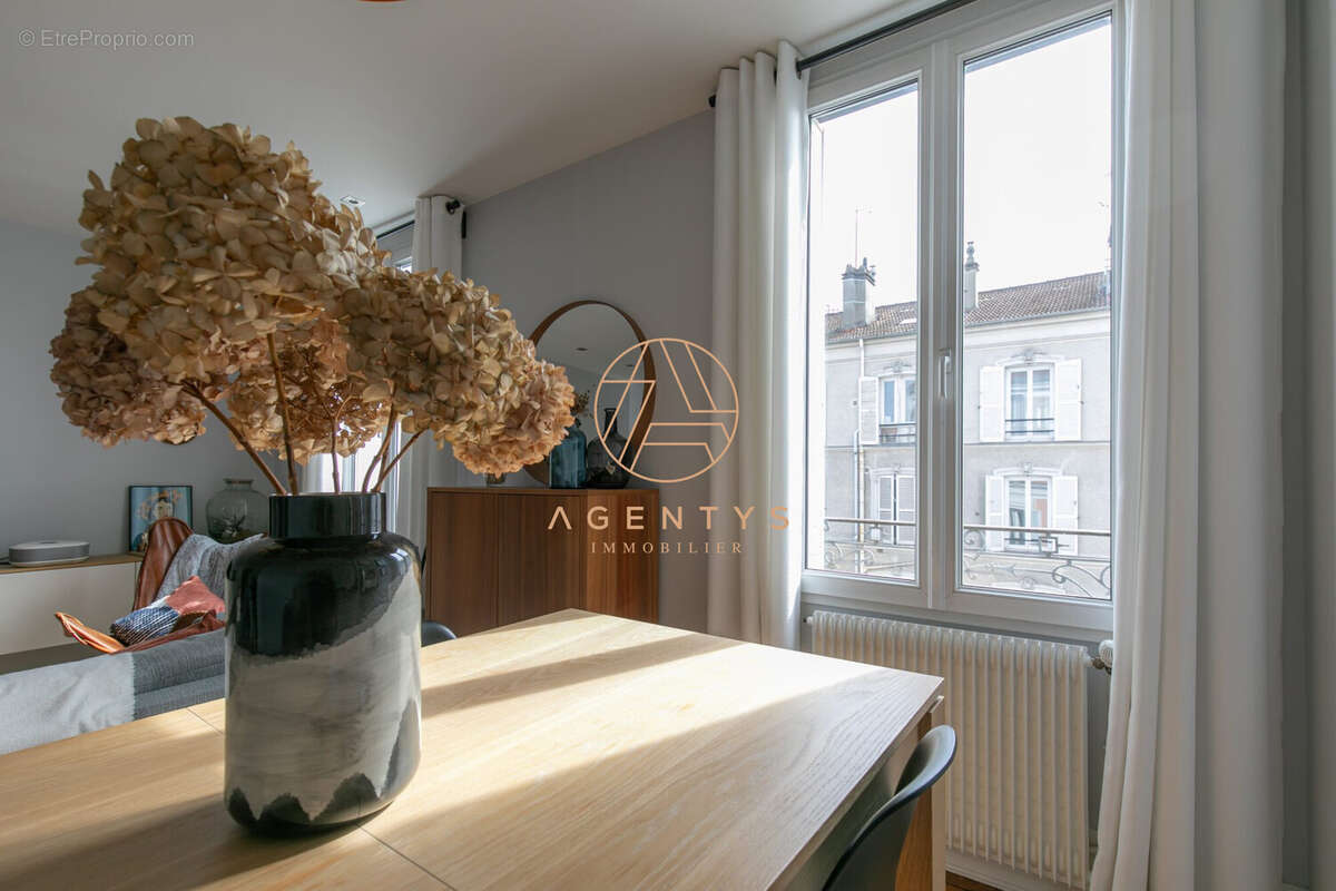 Appartement à SAINT-MAUR-DES-FOSSES