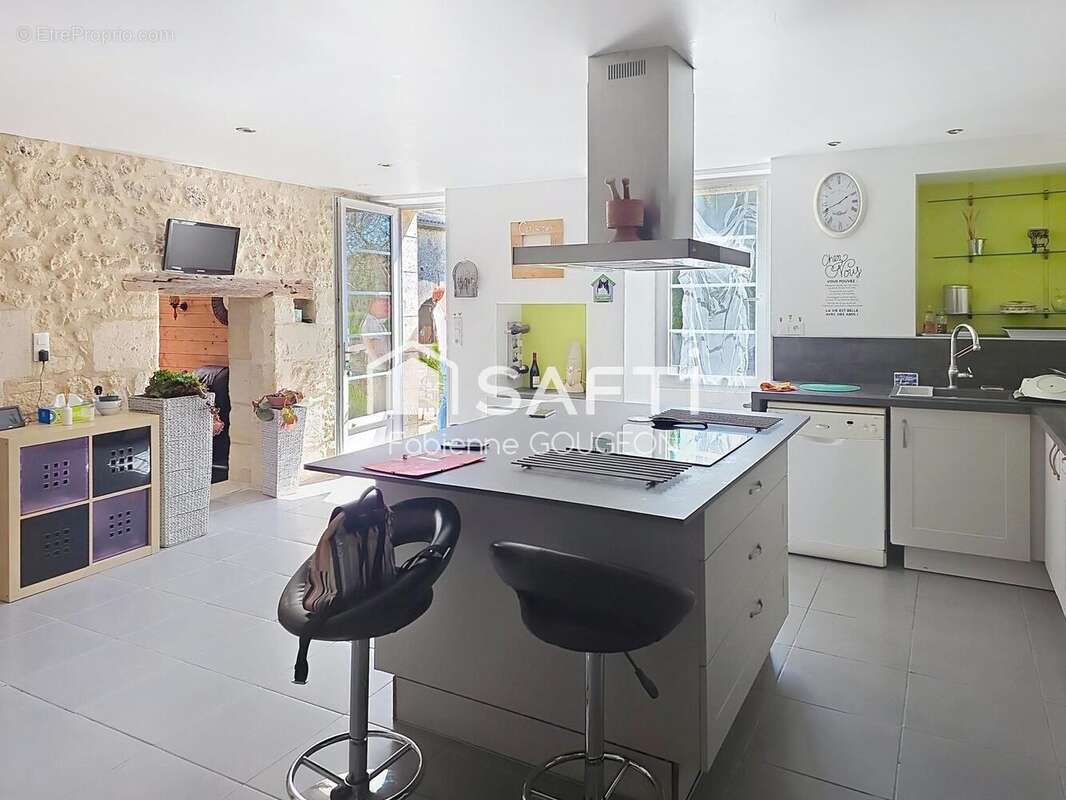 Photo 3 - Maison à ROULLET-SAINT-ESTEPHE