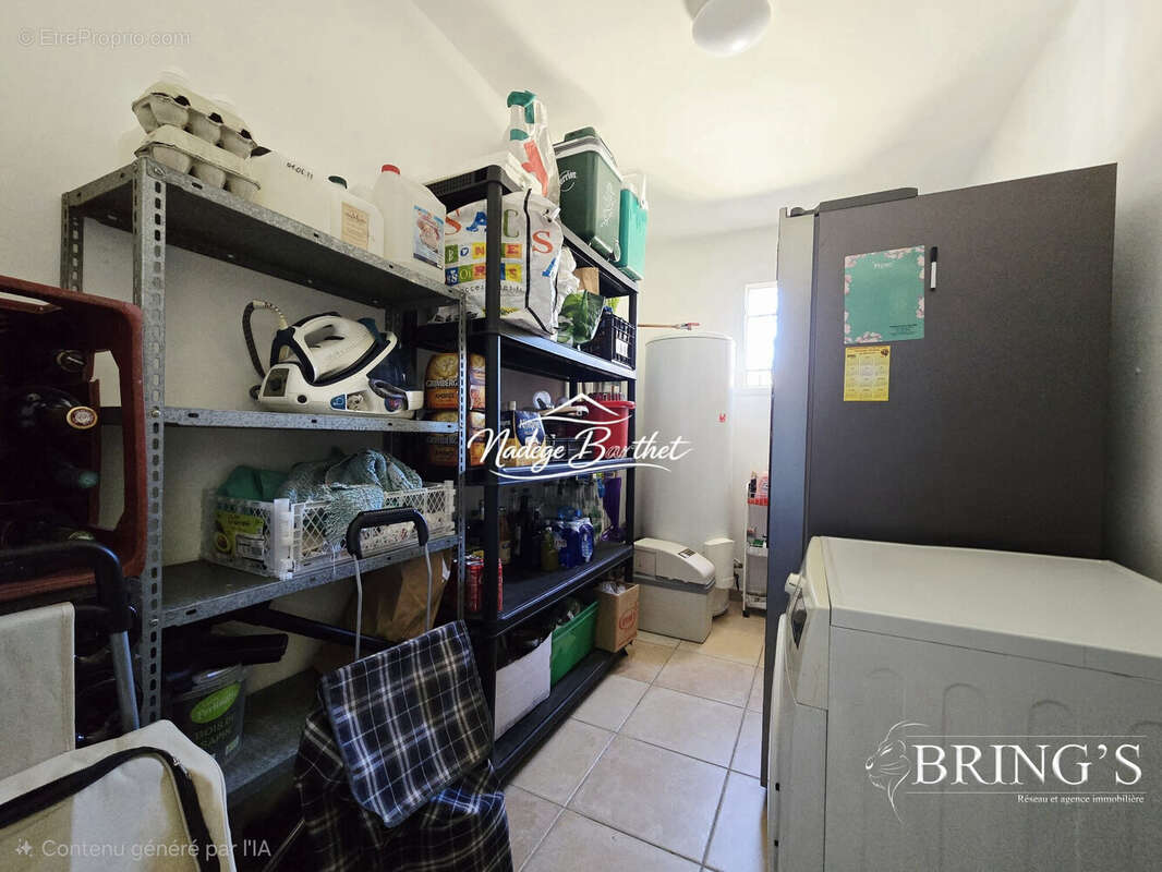 Buanderie - Maison à SAINT-MAXIMIN-LA-SAINTE-BAUME