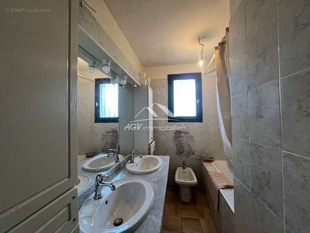 Maison à SAINT-JULIEN-DE-CASSAGNAS