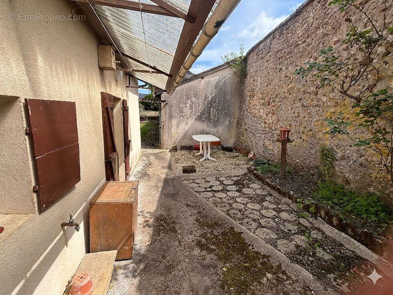 Maison de village 81 m² avec jardin clos – Idéal premier achat ou résidence secondaire SAINT PRIVE 89 - photo 2