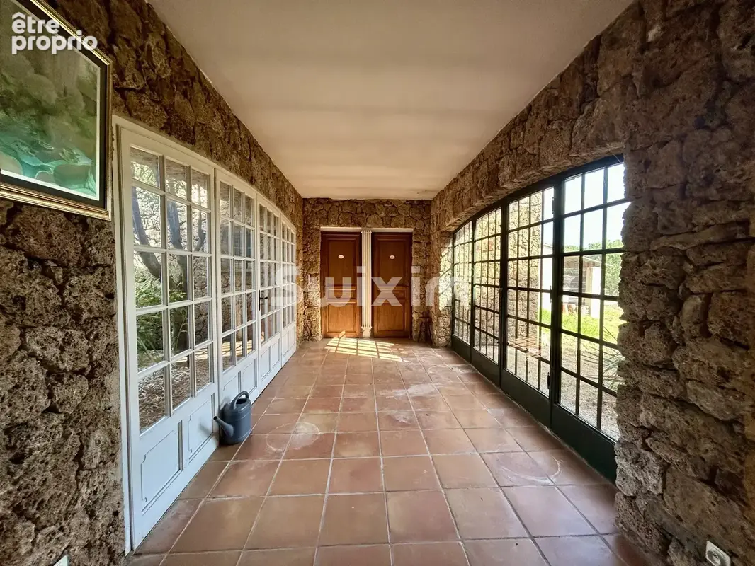Superbe bastide en pierre de 500 m² à La Motte - photo 7